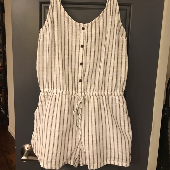NWT Old Navy Stripped Romper - Picture 2 of 12